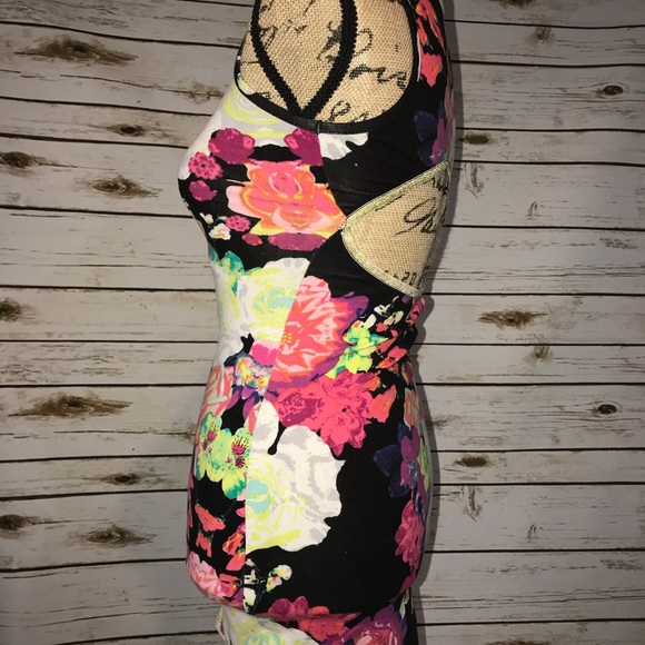 Small Stretch Floral Dress with Open Back - Picture 5 of 5